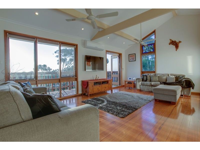 9 Hillcrest Avenue, Ferntree Gully VIC 3156