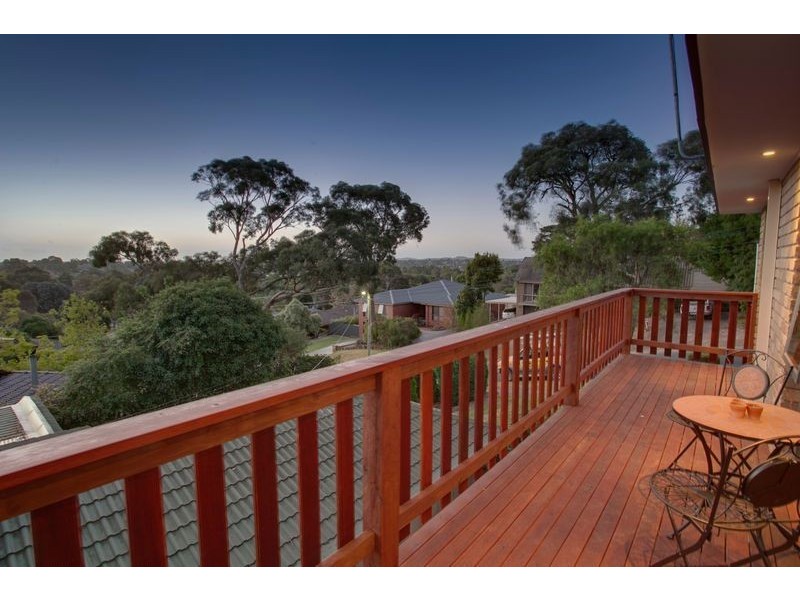 9 Hillcrest Avenue, Ferntree Gully VIC 3156