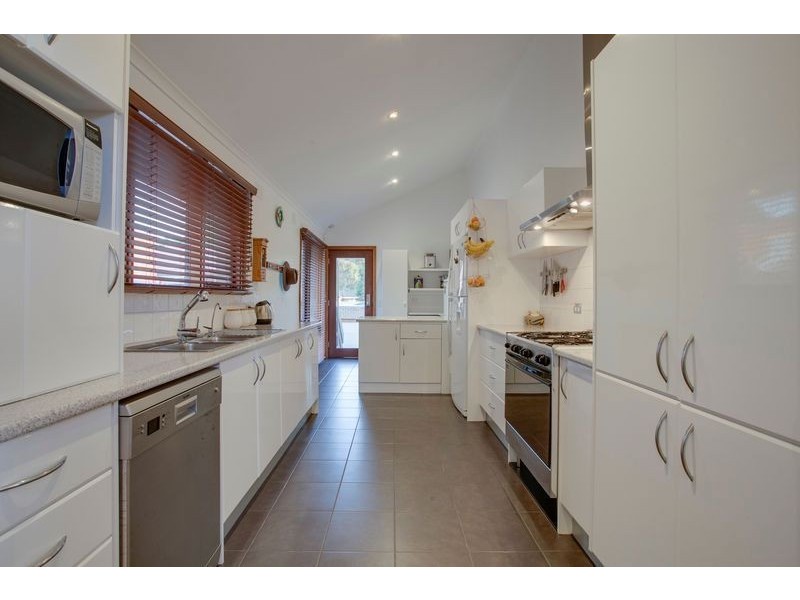 9 Hillcrest Avenue, Ferntree Gully VIC 3156