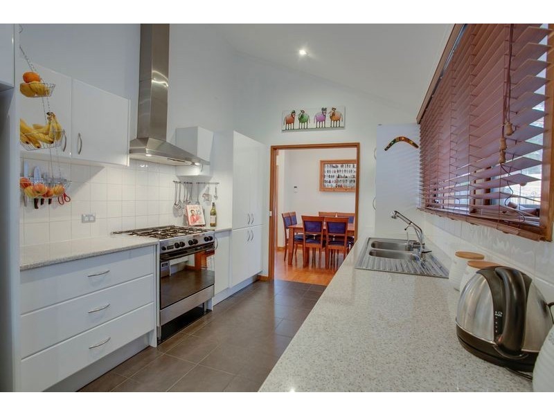 9 Hillcrest Avenue, Ferntree Gully VIC 3156