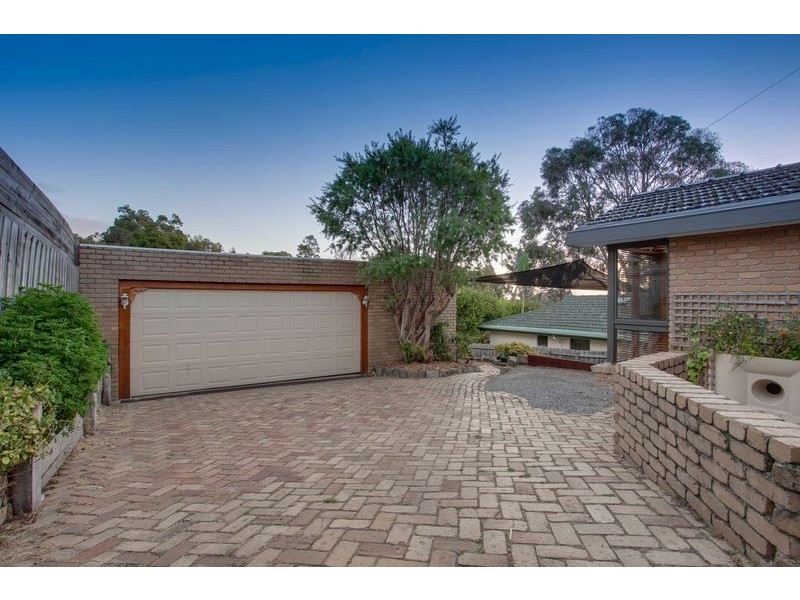 9 Hillcrest Avenue, Ferntree Gully VIC 3156