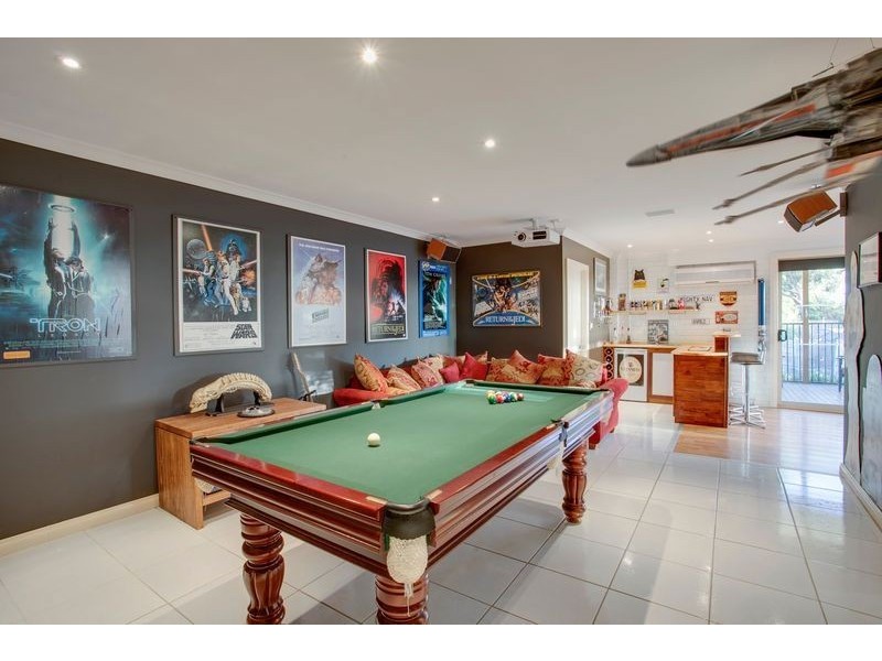 9 Hillcrest Avenue, Ferntree Gully VIC 3156