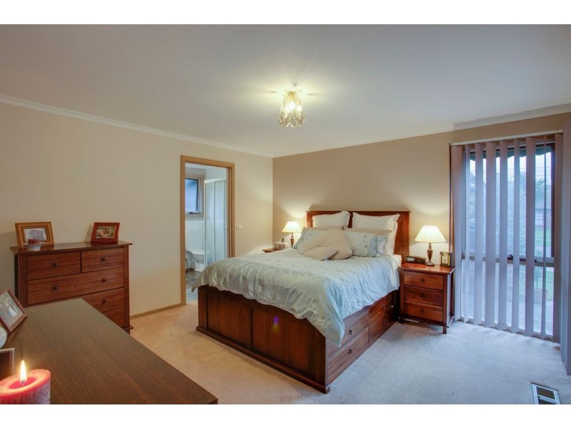 24 Beresford Drive, Boronia VIC 3155