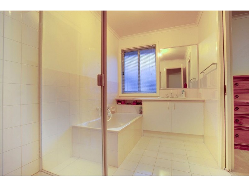 2/8 Swanley Avenue, Bayswater North VIC 3153