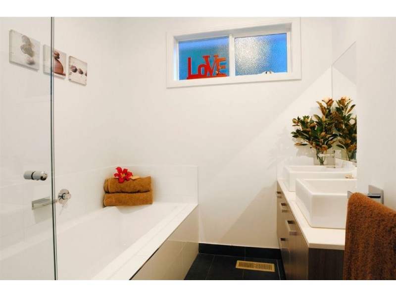 2/25 Augusta Road, The Basin VIC 3154