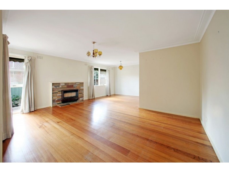 15 McComb Crescent, Bayswater VIC 3153