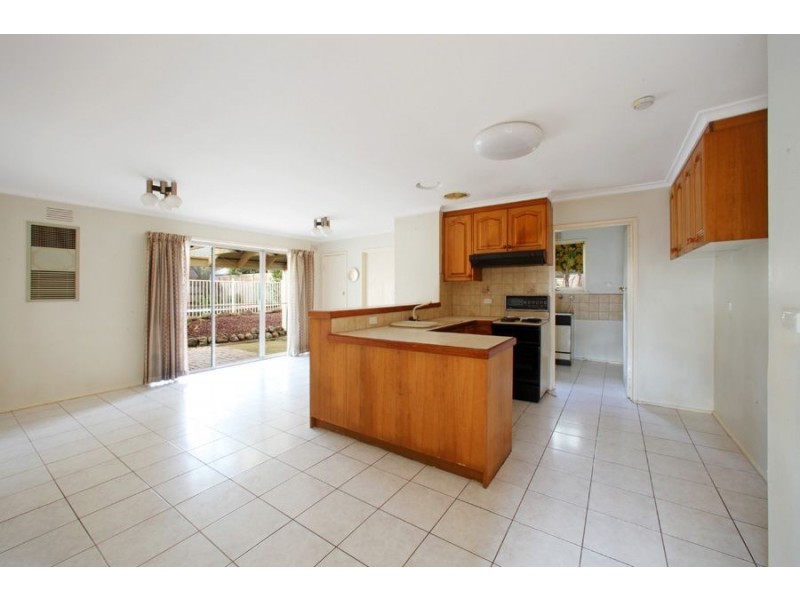 15 McComb Crescent, Bayswater VIC 3153