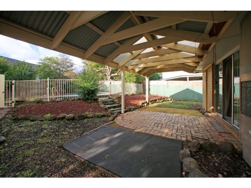 15 McComb Crescent, Bayswater VIC 3153
