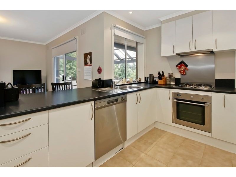 8 Treetop Drive, Kilsyth VIC 3137