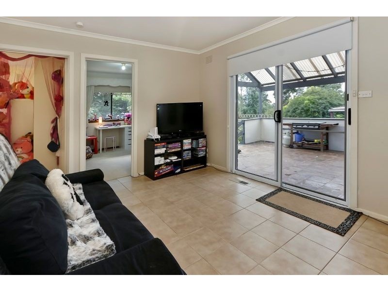 8 Treetop Drive, Kilsyth VIC 3137