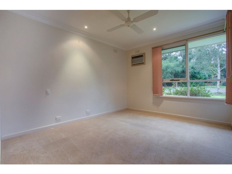 1/4 Vivienne Avenue, Boronia VIC 3155