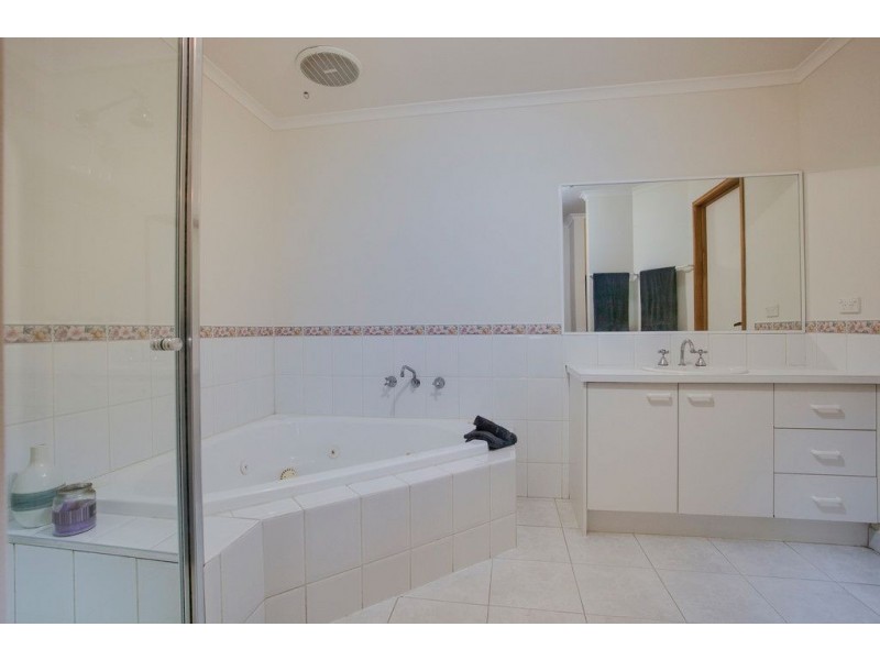 2 Memory Court, Kilsyth South VIC 3137