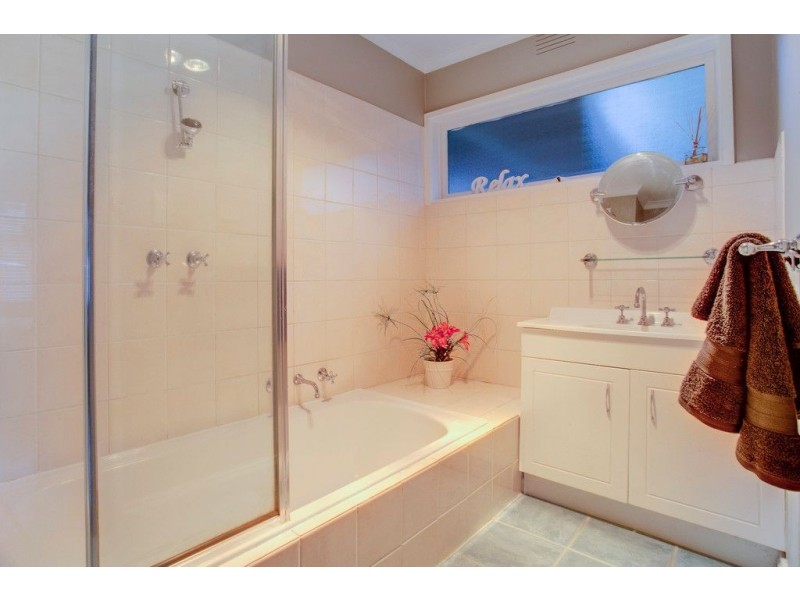 17 Weyburn Road, Boronia VIC 3155