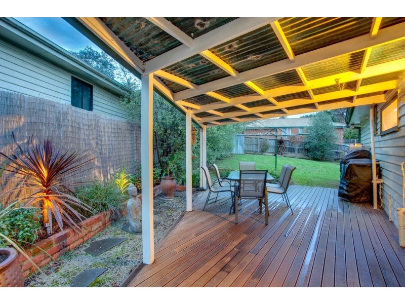 17 Weyburn Road, Boronia VIC 3155