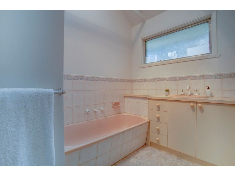 49 Ireland Avenue, Wantirna South VIC 3152