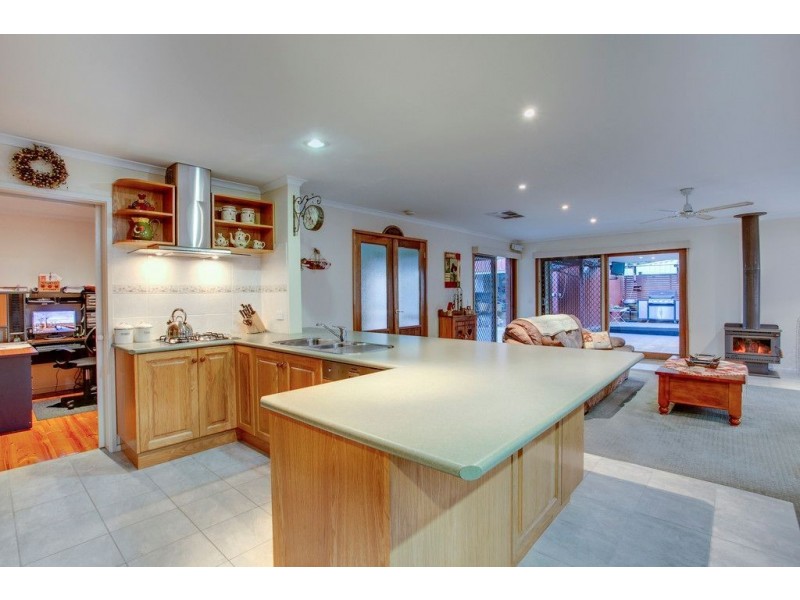 96 Landscape Drive, Mooroolbark VIC 3138