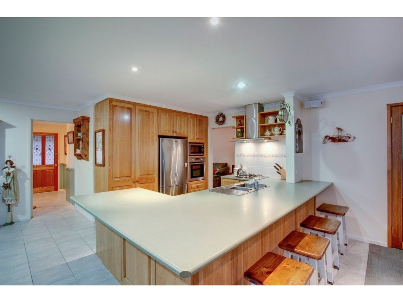 96 Landscape Drive, Mooroolbark VIC 3138