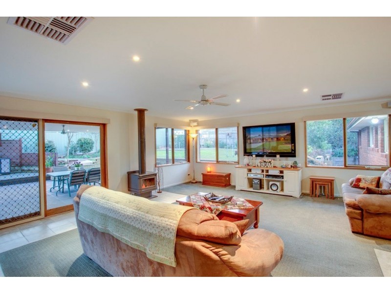 96 Landscape Drive, Mooroolbark VIC 3138