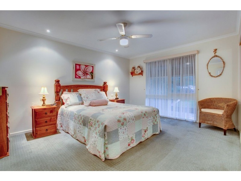 96 Landscape Drive, Mooroolbark VIC 3138