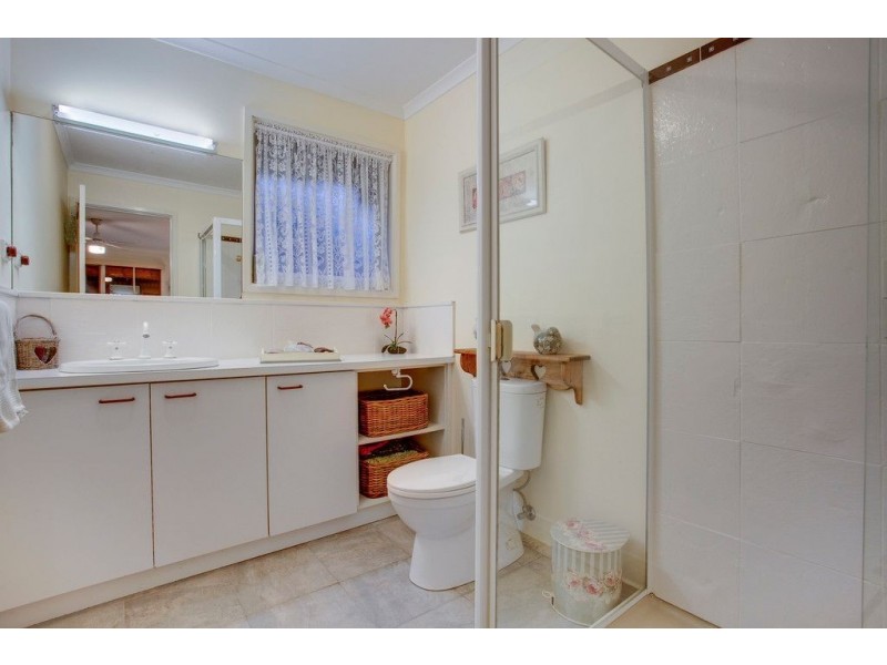 96 Landscape Drive, Mooroolbark VIC 3138