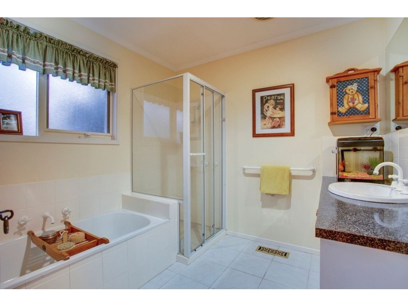 96 Landscape Drive, Mooroolbark VIC 3138