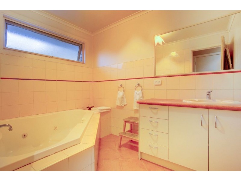 7 Riding Way, Ferntree Gully VIC 3156