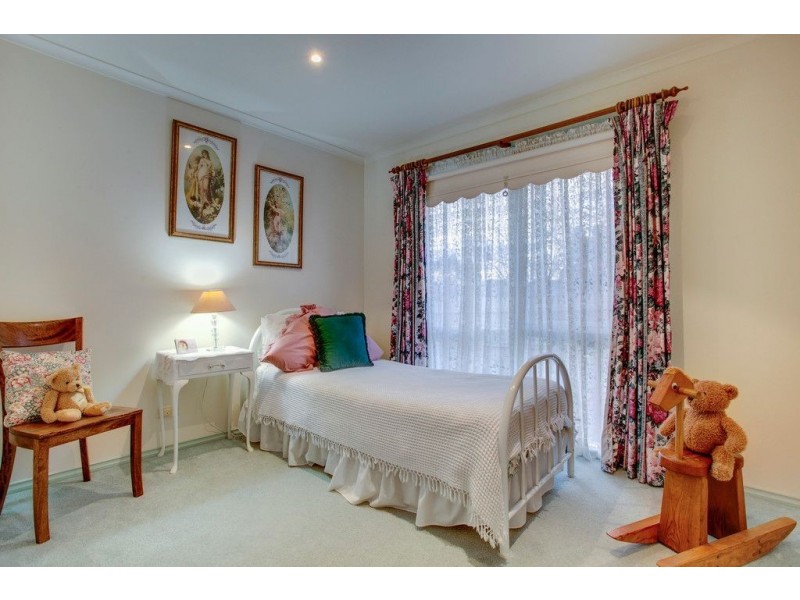 22 Peartree Place, Knoxfield VIC 3180