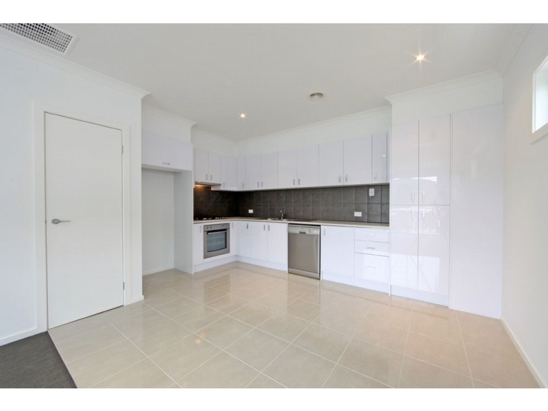 2/2 Tulip Crescent, Boronia VIC 3155