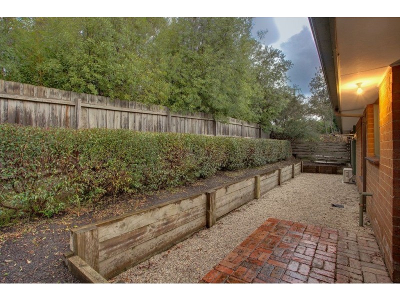 3/2 The Crescent (Facing Alma Avenue), Ferntree Gully VIC 3156