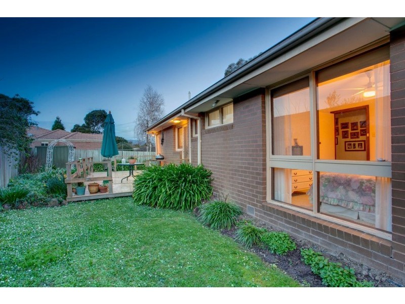 12 Latona Avenue, Knoxfield VIC 3180