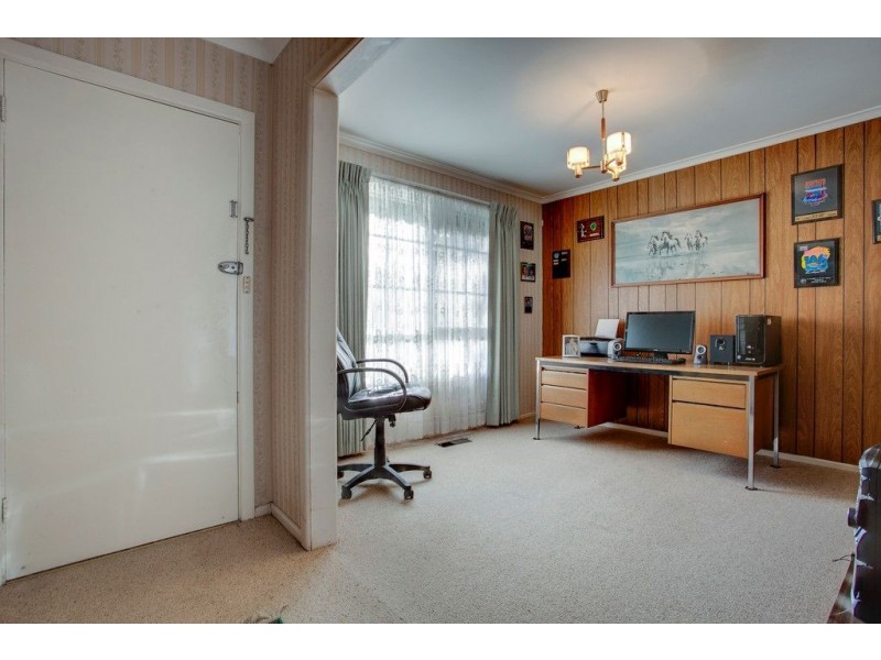 30 Latona Avenue, Knoxfield VIC 3180