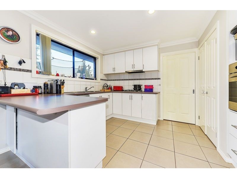 2/2 Waratah Avenue, Bayswater North VIC 3153