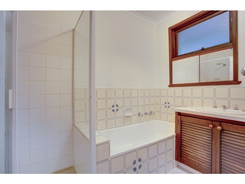 3/2 The Crescent, Ferntree Gully VIC 3156