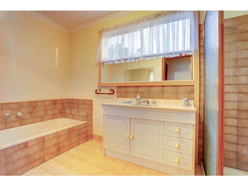 2/18 Moncoe Street, Boronia VIC 3155