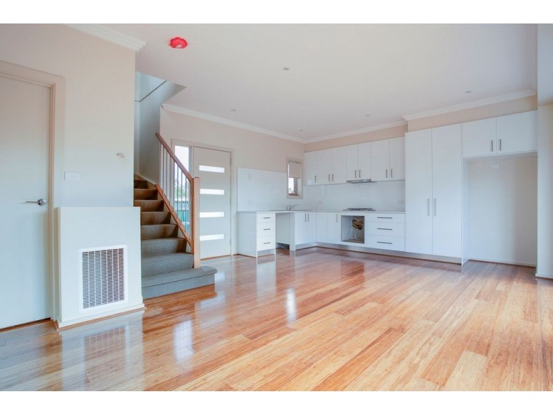 2/17 White Avenue, Bayswater VIC 3153