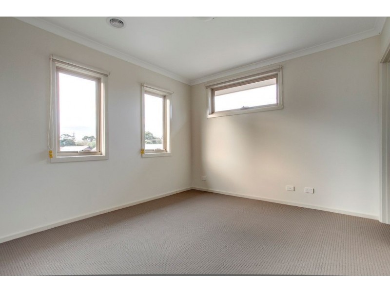 2/17 White Avenue, Bayswater VIC 3153