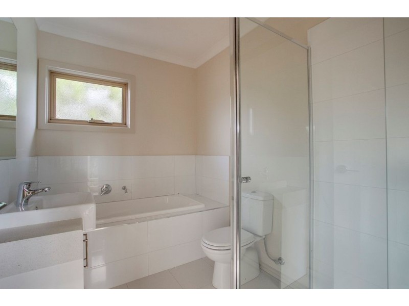 2/17 White Avenue, Bayswater VIC 3153