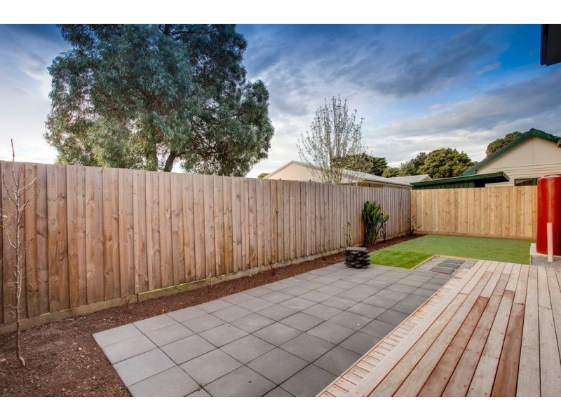 2/17 White Avenue, Bayswater VIC 3153
