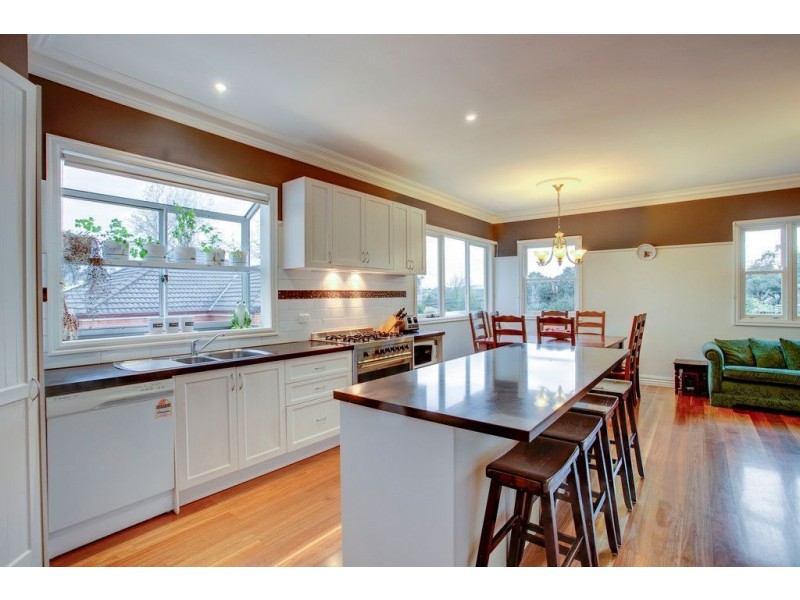 2 Leitch Street, Ferntree Gully VIC 3156