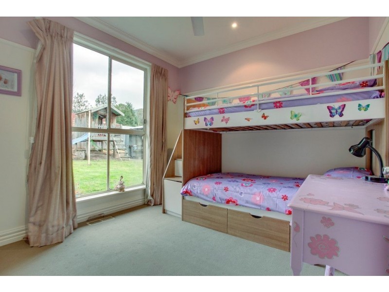 2 Leitch Street, Ferntree Gully VIC 3156