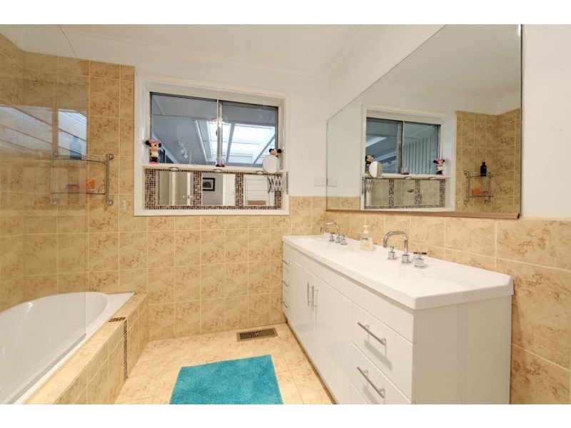 19 Winchester Drive, Bayswater North VIC 3153