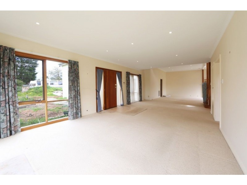 83 Burke Road, Ferntree Gully VIC 3156