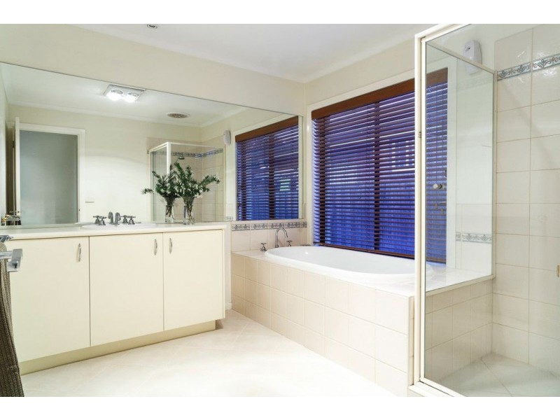 23 Regency Drive, Kilsyth South VIC 3137