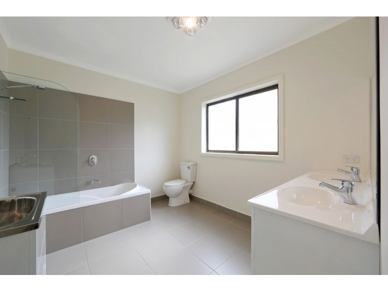 39 Canterbury Road, Montrose VIC 3765