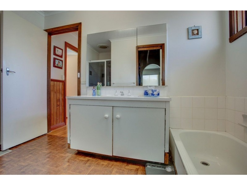 4 Fairlawn Place, Bayswater VIC 3153