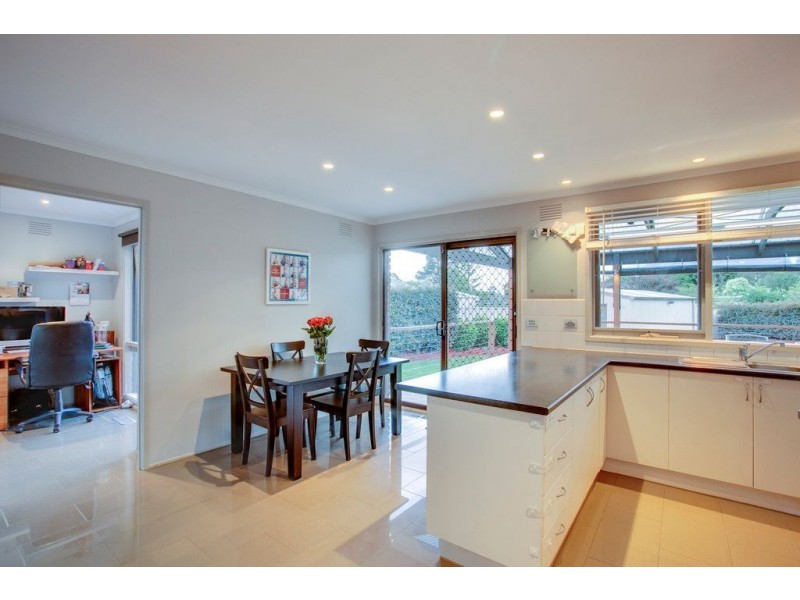 4 Paramount Avenue, Kilsyth VIC 3137