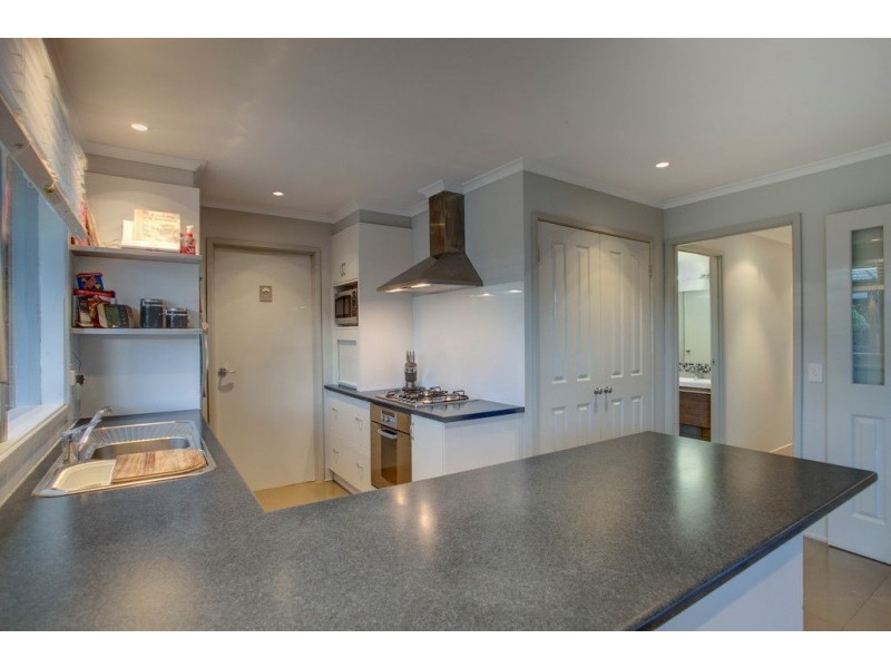 4 Paramount Avenue, Kilsyth VIC 3137