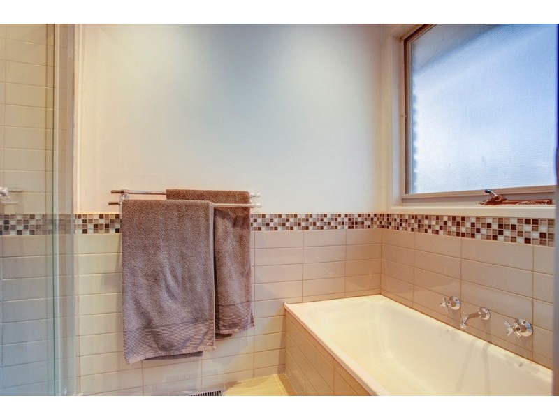 4 Paramount Avenue, Kilsyth VIC 3137