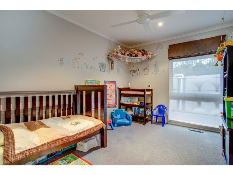 4 Paramount Avenue, Kilsyth VIC 3137
