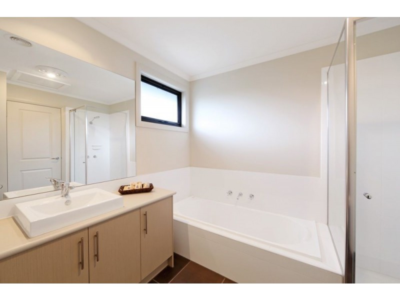 1/2 Kenneth Road, Bayswater VIC 3153